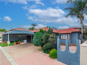 3 Bed Cluster in Helderkruin