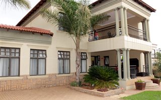 4 Bedroom Townhouse in Dan Pienaar