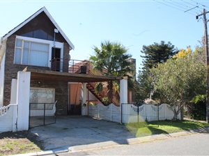 4 Bed House in Worcester West