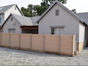 3 Bed Townhouse in Willow Park