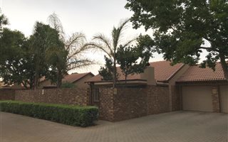 2 Bedroom Townhouse in Pierre van Ryneveld
