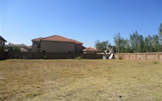887 m² Land available in Zambezi Country Estate