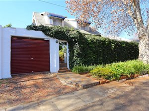 14 Bed House in Melville