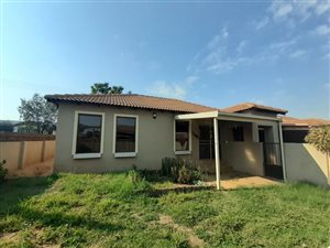 3 Bed Townhouse in Rensburg