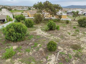 1106 m² Land available in Country Club