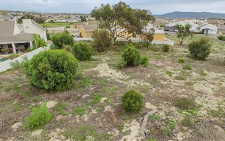 1106 m² Land available in Country Club