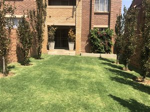 2 Bed Townhouse in Mooikloof Ridge