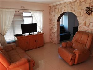6 Bed House in Lotus River