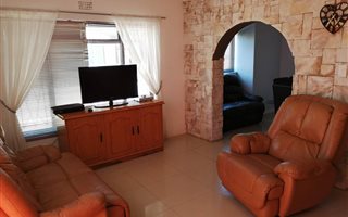 6 Bedroom House in Lotus River