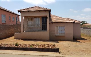 2 Bedroom House in Eldorado Park