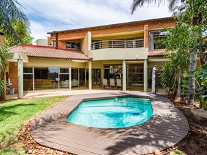 4 Bed House in Ruimsig Country Estate