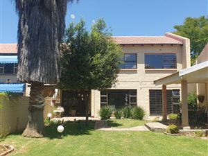 4 Bed Townhouse in Jan Cilliers Park