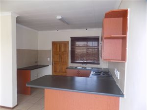 2 Bed Apartment in Heuwelsig Estate