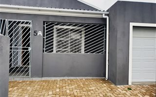 3 Bedroom House in Kensington