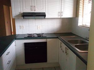 2 Bedroom Townhouse in Die Hoewes