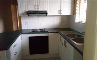 2 Bedroom Townhouse in Die Hoewes