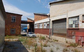 1098 m² Commercial space in Benrose