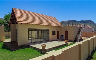 3 Bedroom House in Leloko