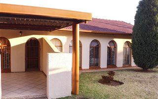 3 Bedroom House in Riamarpark