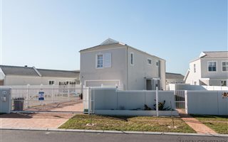 4 Bedroom House in Sunningdale