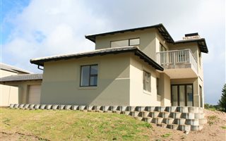 3 Bedroom House in Hartenbos Landgoed
