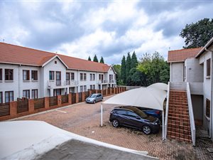2 Bed Townhouse in Saxonwold