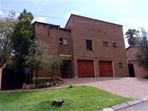 4 Bed Cluster in Helderkruin