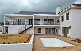 4 Bedroom House in Zevenwacht