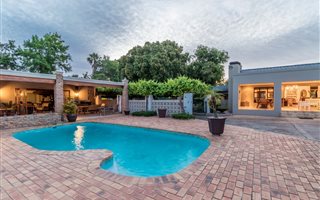 6 Bedroom House in Berg En Dal