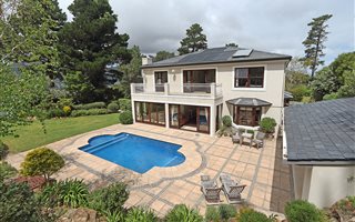 4 Bedroom House in Hout Bay and surrounds