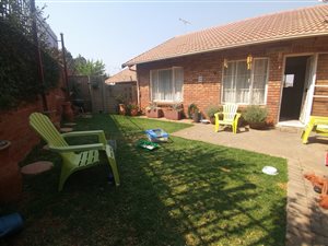2 Bed Townhouse in Die Hoewes