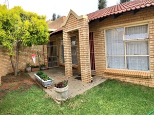 2 Bed Townhouse in Langenhoven Park
