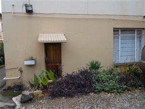 2 Bed Apartment in Troyeville