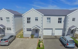 3 Bedroom Duplex in Parklands