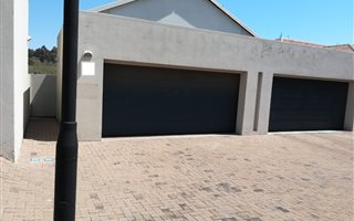 3 Bedroom Townhouse in Die Heuwel