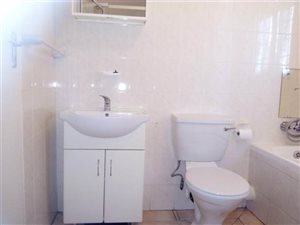 2 Bed Apartment in Glenvista