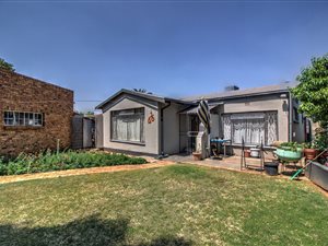 4 Bedroom House in Bonaero Park