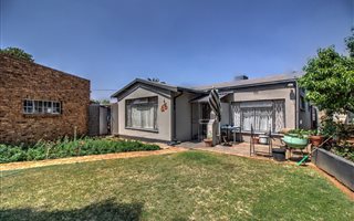 4 Bedroom House in Bonaero Park