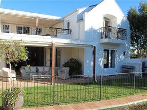 6 Bed House in De Zalze