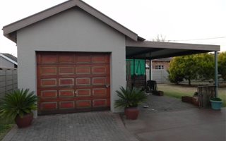 3 Bedroom House in Risiville