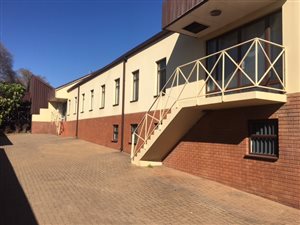 600 m² Office Space in Die Hoewes