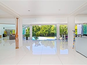 5 Bed House in Constantia