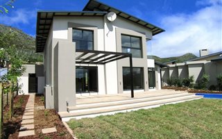 4 Bedroom House in Westlake