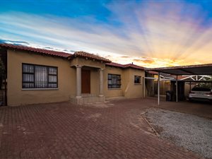 4 Bed House in Witpoortjie