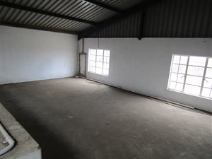 300 m² Commercial space in Dunswart