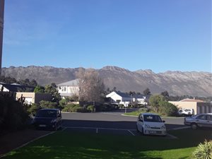 2 Bed Apartment in Somerset West Central