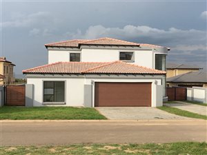 4 Bed House in Silver Lakes