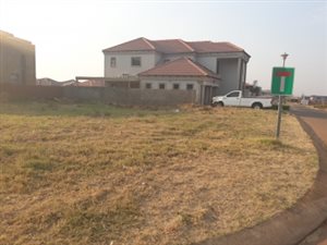 400 m² Land available in The Orchards