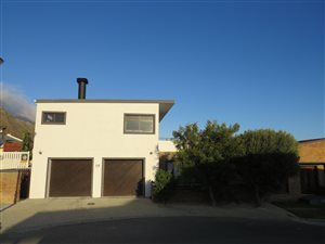 3 Bed House in Gordons Bay Central
