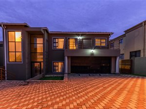 4 Bed House in Pinehaven